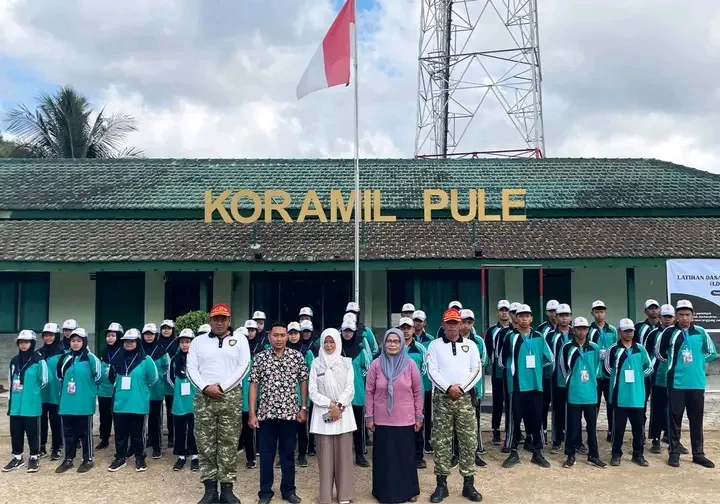 Koramil 0806-10/Pule Gembleng Pengurus OSIS SMAN 1 Pule, Tanamkan Disiplin dan Jiwa Kepemimpinan