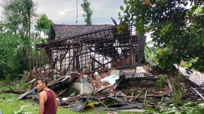 Bencana Angin Puting Beliung Terjang Dua Kecamatan di Kabupaten Tulungagung