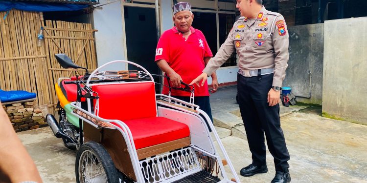 Satlantas Polres Tulungagung Serahkan Bantuan Bentor Baru untuk Hartoyo, Korban Tabrak Lari
