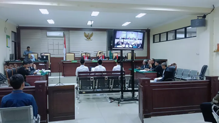 Tiga Terdakwa Rekayasa Rekrutmen Perangkat Desa Kediri Dituntut Hingga 9 Tahun Penjara