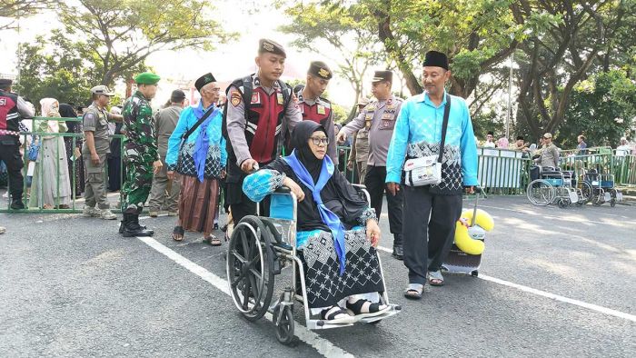 Pemberangkatan Jemaah Haji Kabupaten Kediri: Tiga Kloter Tinggalkan Kediri Menuju Asrama Haji Surabaya