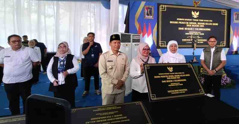 Plt Bupati Tulungagung Dampingi Gubernur Jatim Resmikan Revitalisasi Sekolah dan Program SIKAP di SMKN 1 Tulungagung