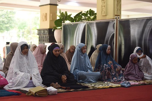 Wali Kota Kediri Salat Idul Adha di Balai Kota, Tekankan Nilai Keikhlasan dan Kebersamaan
