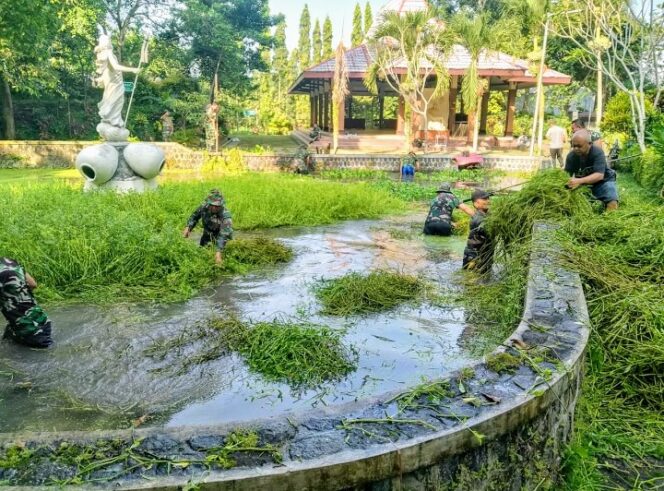 Gotong Royong Bersama, Babinsa Ngadirejo Tata Lingkungan Wisata Rohani Goa Maria
