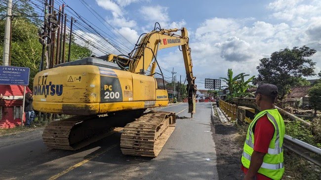Jembatan Gondang 1 Ditutup Total Selama Enam Bulan, Arus Tulungagung–Trenggalek Dialihkan