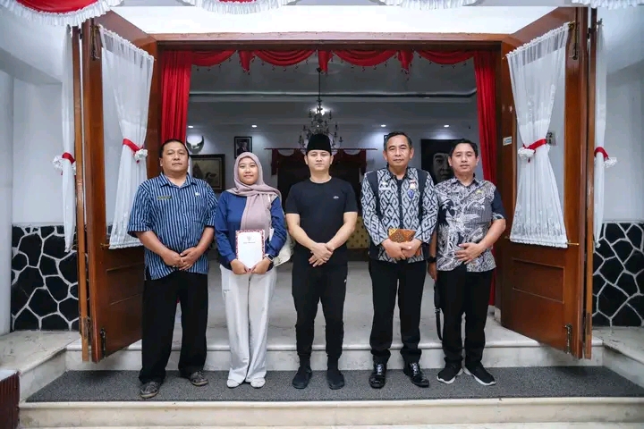 Bupati Trenggalek Dukung Mahasiswi Asal Sumbergedong Lolos Lomba Esai Internasional di Thailand