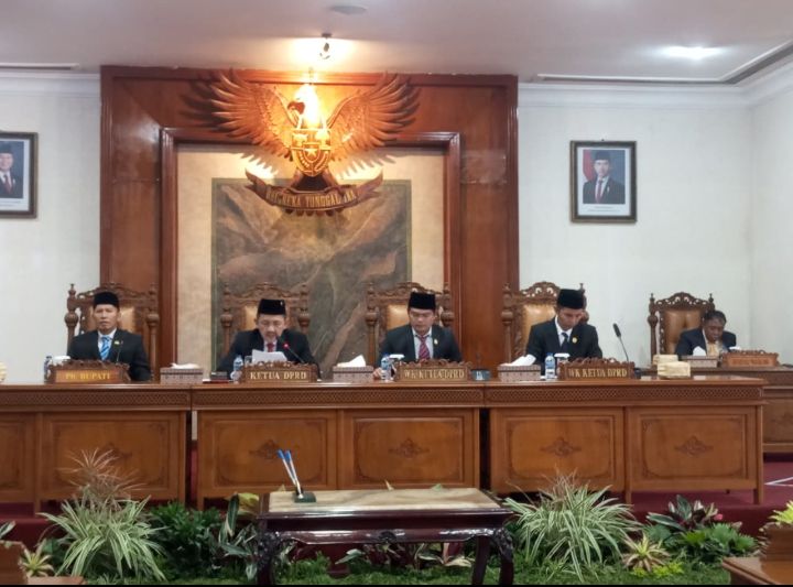 Plt. Bupati Tulungagung Hadiri Rapat Paripurna DPRD, Bahas Pertanggung jawaban APBD 2025