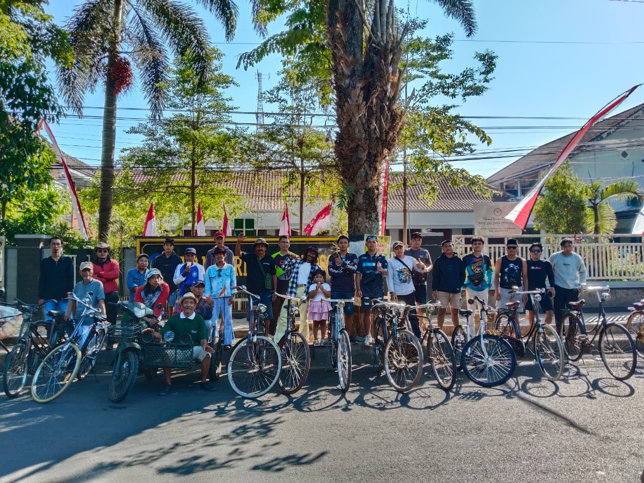 Mengenang Jasa Pahlawan Nasional,PASKOB Memperingati Naik Sepeda Ontel