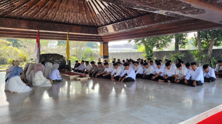 Jelang Hari Jadi ke-702, Pemkab Blitar Gelar Ziarah ke Makam Tokoh Pendiri dan Pahlawan Bangsa