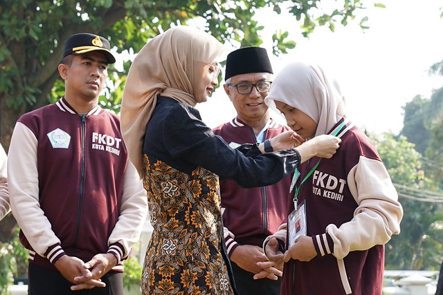 Lepas Kafilah Porsadin, Mbak Wali Tekankan Prestasi dan Akhlak