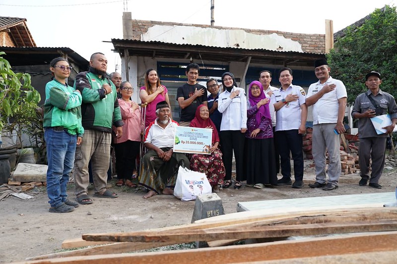 Mbak Wali Serahkan Bantuan Sosial RTLH, Dorong Warga Kediri Miliki Hunian Layak